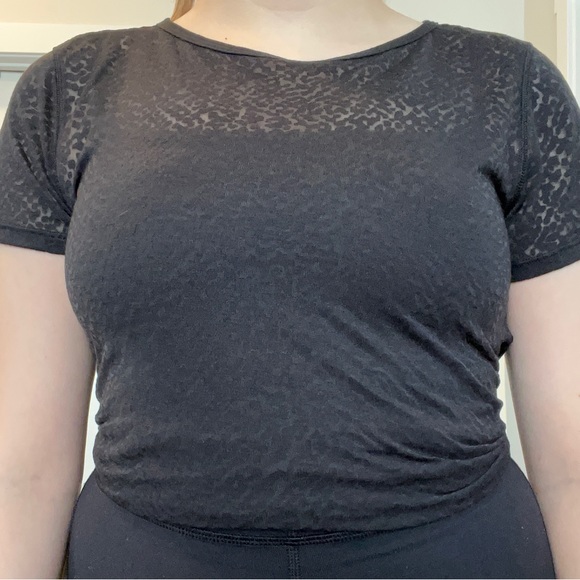 Lululemon back tie t-Shirt - Picture 5 of 5